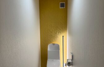 札幌市北区にてお手洗いクロス張り替え工事 施工前