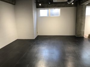 事務所のフロアタイル+クロス施工