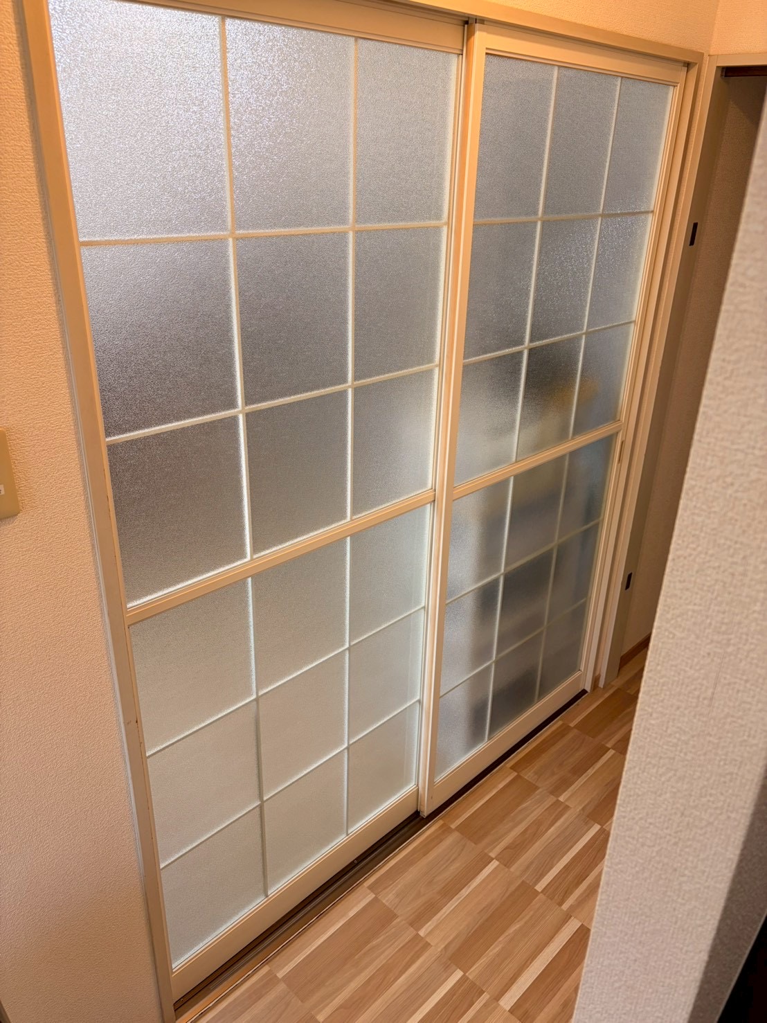 静岡県浜松市にて飛散防止フィルム施工の施工前写真