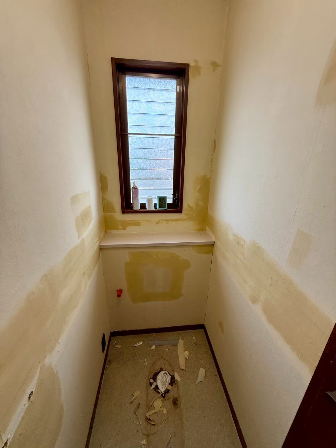 大分県別府市にてトイレの壁紙施工の施工前写真